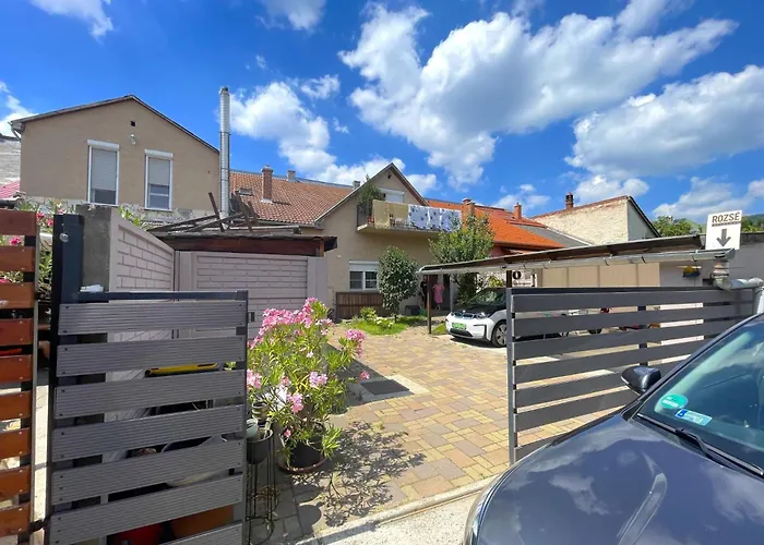 Rozsé Apartman Apartament *