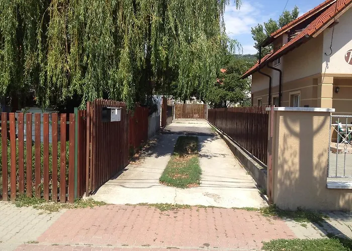 Lägenhet Rozse Apartman-tetoter Budaörs